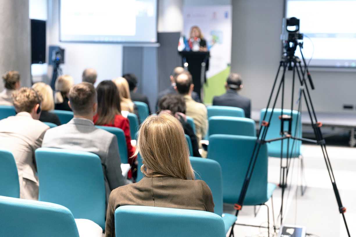 hybrid condo meetings icon pm